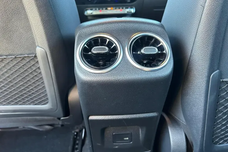 Mercedes-Benz CLA 250 din 2021 cu 41.027 km - oferta MER113058 - foto 19