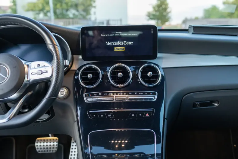 Mercedes-Benz GLC 300 din 2021 cu 68.237 km - oferta MER113093 - foto 23