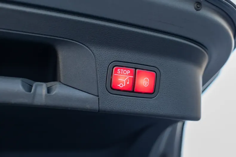 Mercedes-Benz GLC 300 din 2021 cu 68.237 km - oferta MER113093 - foto 25