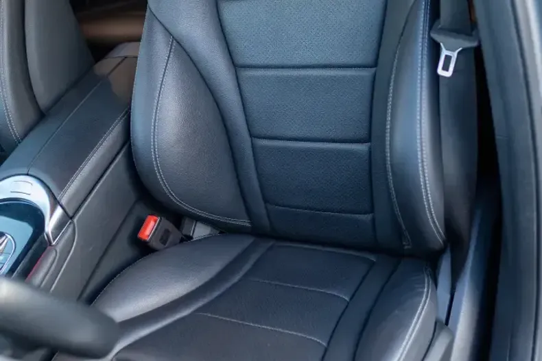 Mercedes-Benz GLC 300 din 2021 cu 68.237 km - oferta MER113093 - foto 32