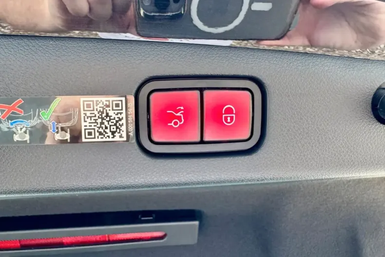 Mercedes-Benz E 220 din 2025 cu 9.901 km - oferta MER113135 - foto 5