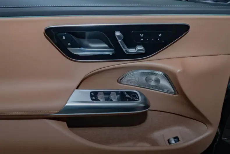 Mercedes-Benz E 220 din 2024 cu 7.141 km - oferta MER113142 - foto 9