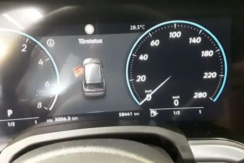 Volkswagen Touareg din 2023 cu 58.441 km - oferta VOL113166 - foto 14