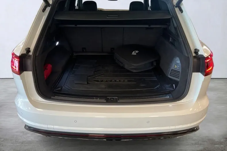 Volkswagen Touareg din 2023 cu 37.000 km - oferta VOL113171 - foto 9