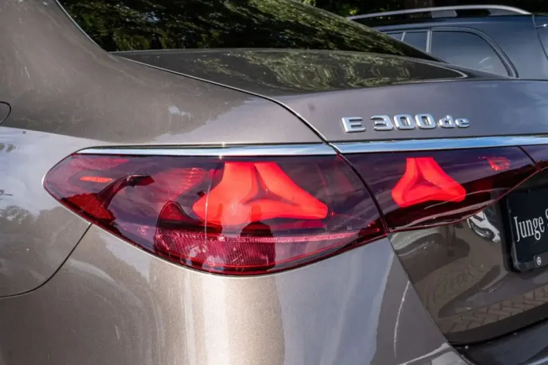 Mercedes-Benz E 300 din 2024 cu 15.078 km - oferta MER113267 - foto 22