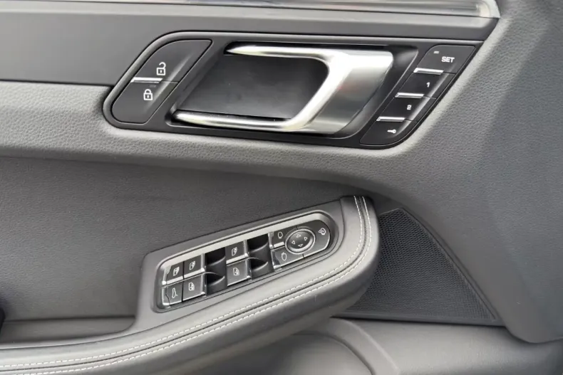 Porsche Macan din 2024 cu 49.196 km - oferta POR113284 - foto 20