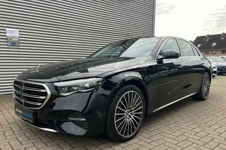 Mercedes-Benz E 300 din 2024 cu 12.500 km - oferta MER113293 - foto 1