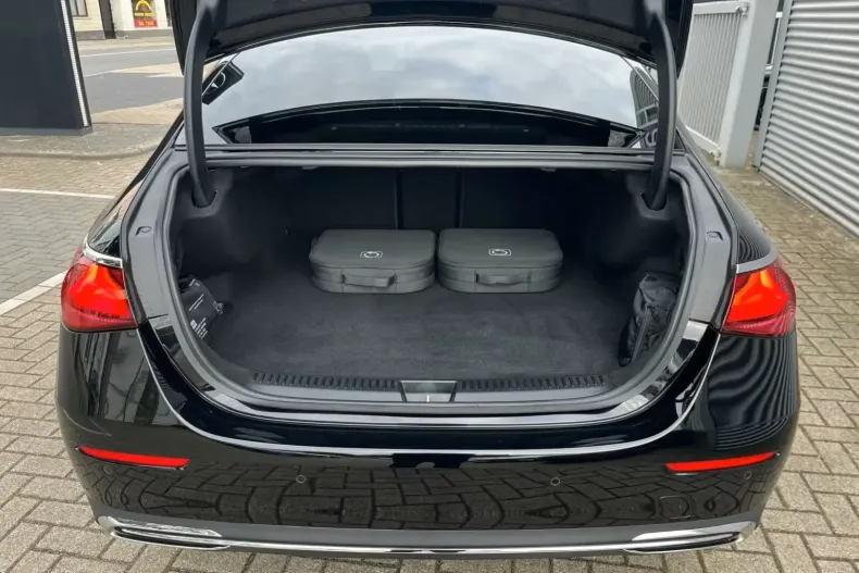 Mercedes-Benz E 300 din 2024 cu 12.500 km - oferta MER113293 - foto 6