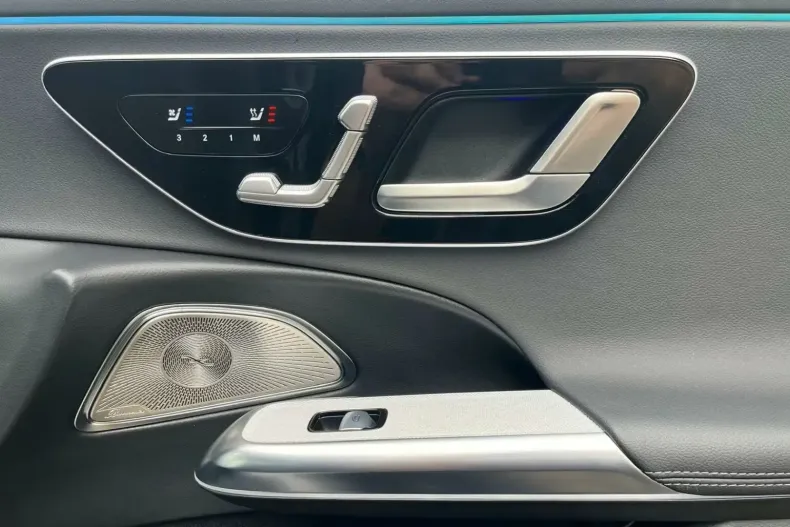 Mercedes-Benz E 300 din 2024 cu 12.500 km - oferta MER113293 - foto 8