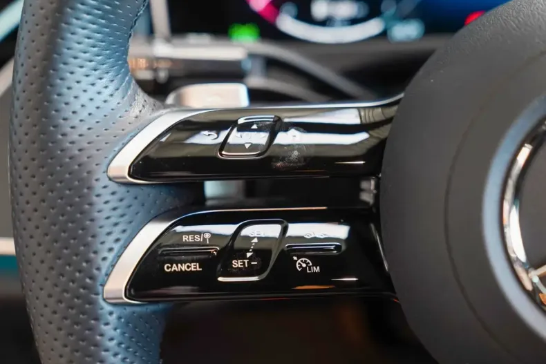 Mercedes-Benz E 300 din 2024 cu 8.741 km - oferta MER113298 - foto 10