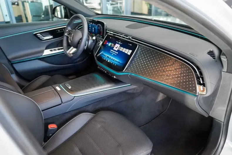 Mercedes-Benz E 300 din 2024 cu 8.741 km - oferta MER113298 - foto 11