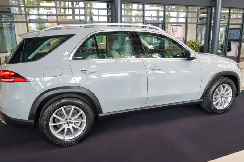Mercedes-Benz GLE 300 din 2023 cu 20.592 km - oferta MER113322 - foto 3