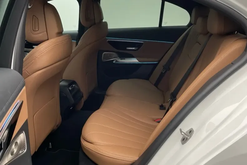 Mercedes-Benz E 300 din 2024 cu 18.497 km - oferta MER113329 - foto 14