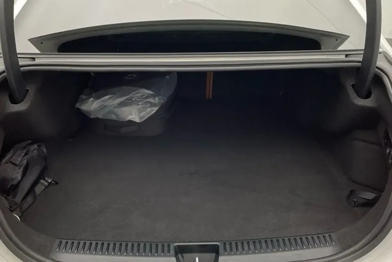 Mercedes-Benz E 300 din 2024 cu 18.497 km - oferta MER113329 - foto 16