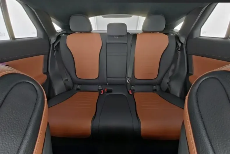 Mercedes-Benz GLC 220 din 2024 cu 7.260 km - oferta MER113330 - foto 8