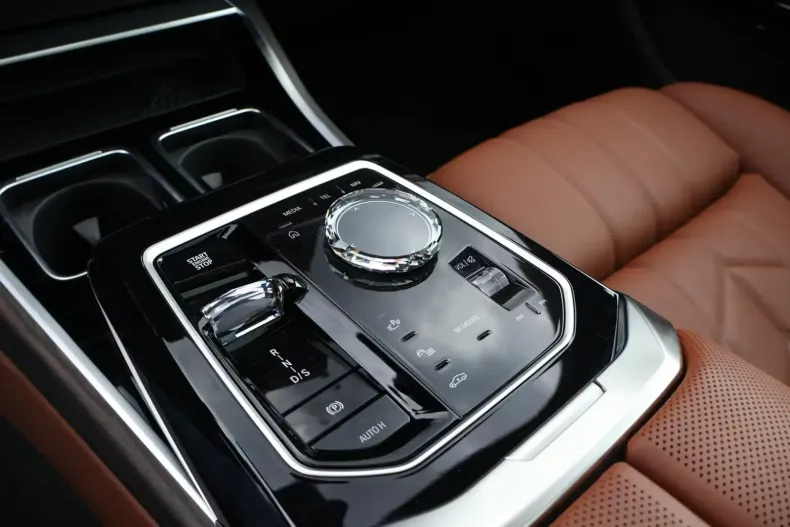 BMW 750 din 2025 cu 7.000 km - oferta BMW113331 - foto 21