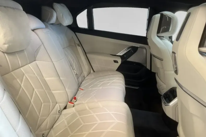 BMW 750 din 2024 cu 27.651 km - oferta BMW113350 - foto 12