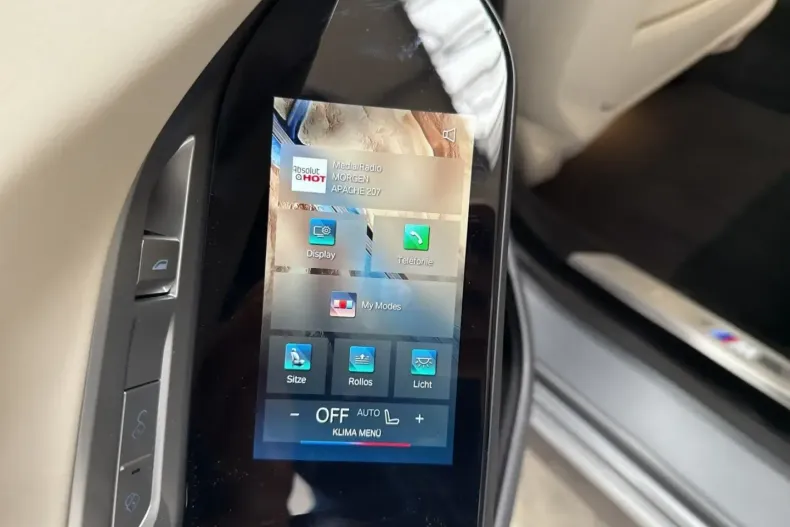 BMW 750 din 2024 cu 38.935 km - oferta BMW113352 - foto 19