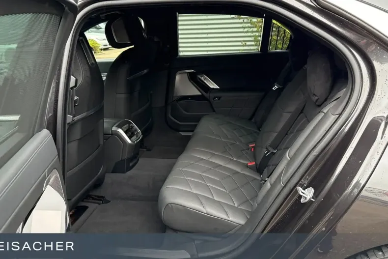 BMW 750 din 2024 cu 4.413 km - oferta BMW113358 - foto 8