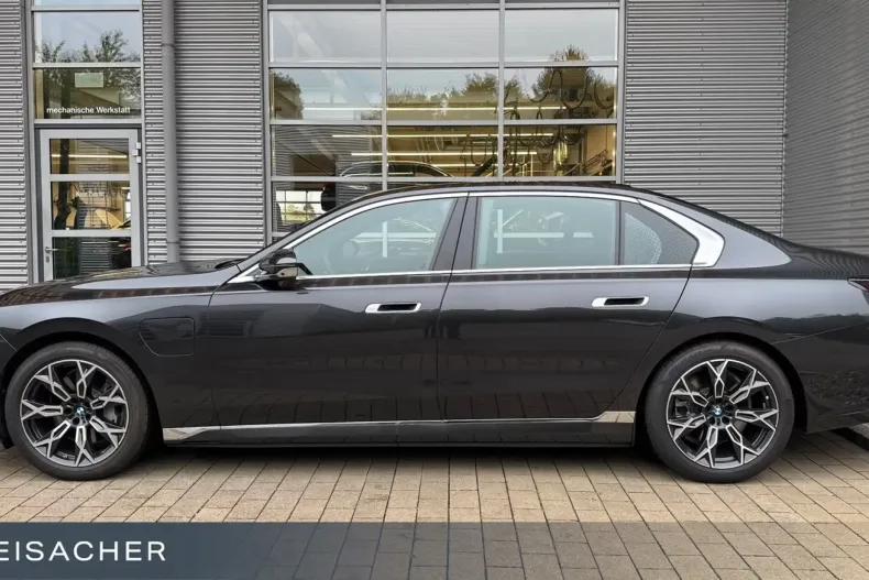 BMW 750 din 2024 cu 4.413 km - oferta BMW113358 - foto 9