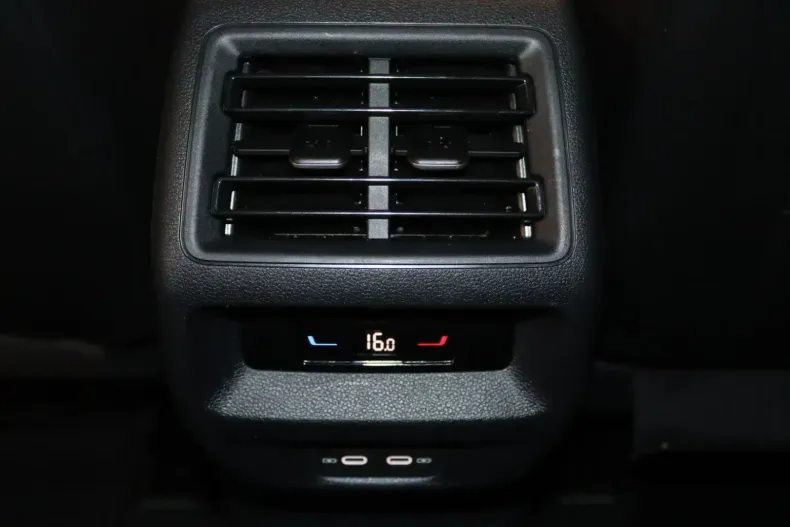 Volkswagen Tiguan din 2024 cu 23.600 km - oferta VOL113373 - foto 19