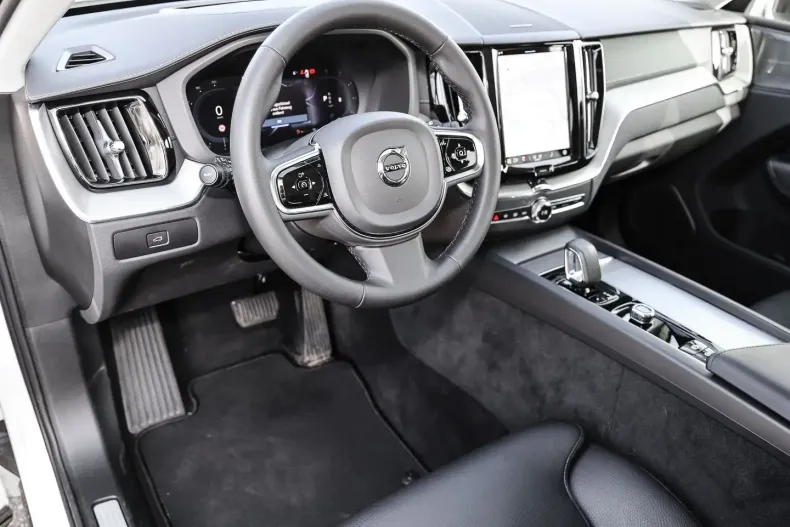 Volvo XC60 din 2023 cu 18.570 km - oferta VOL113394 - foto 4