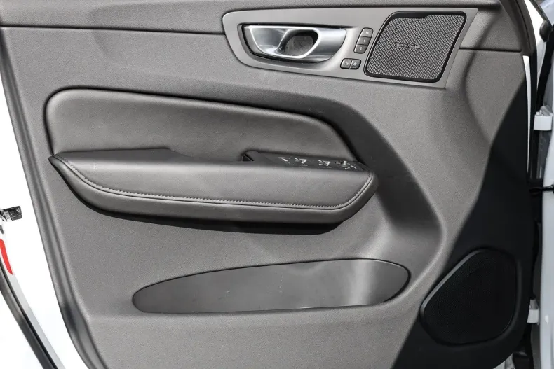 Volvo XC60 din 2023 cu 18.570 km - oferta VOL113394 - foto 10