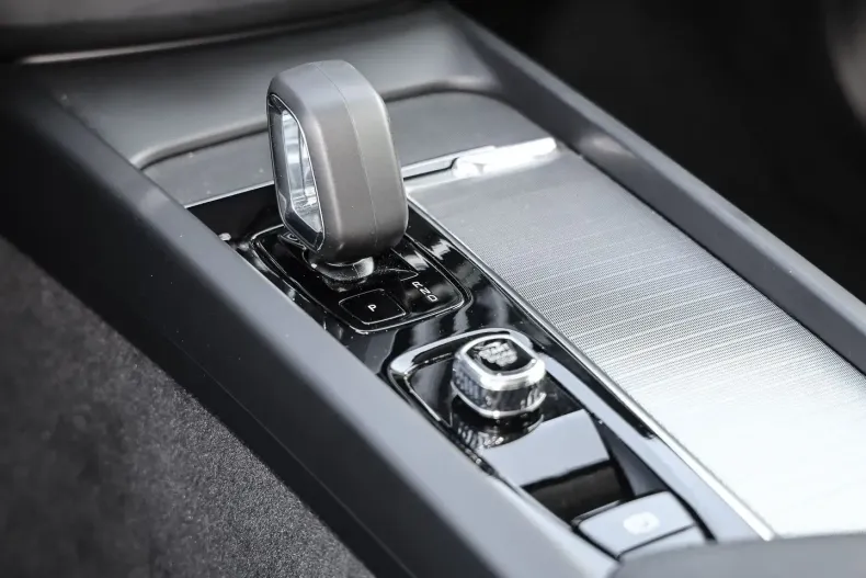 Volvo XC60 din 2023 cu 18.570 km - oferta VOL113394 - foto 13