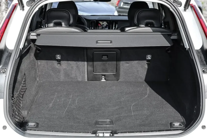 Volvo XC60 din 2023 cu 18.570 km - oferta VOL113394 - foto 16