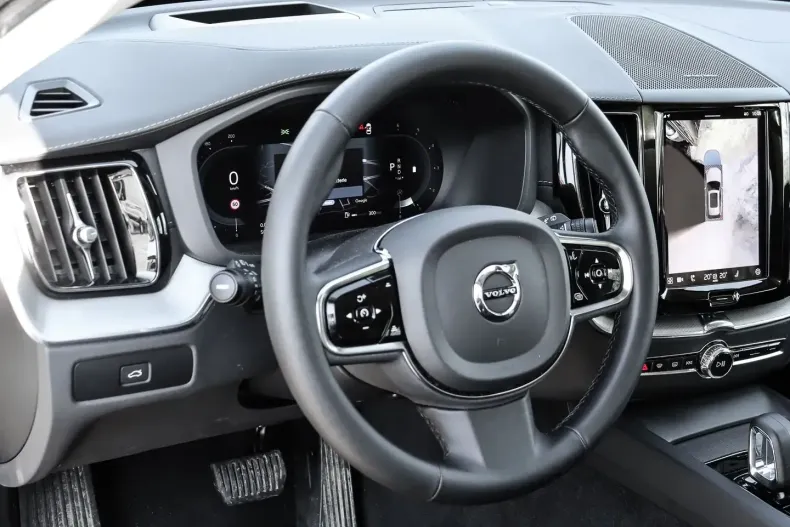 Volvo XC60 din 2023 cu 22.649 km - oferta VOL113397 - foto 4