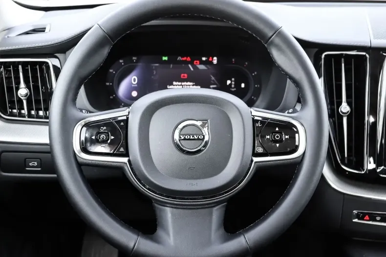 Volvo XC60 din 2023 cu 22.649 km - oferta VOL113397 - foto 6