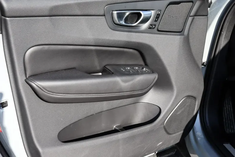 Volvo XC60 din 2023 cu 22.649 km - oferta VOL113397 - foto 9