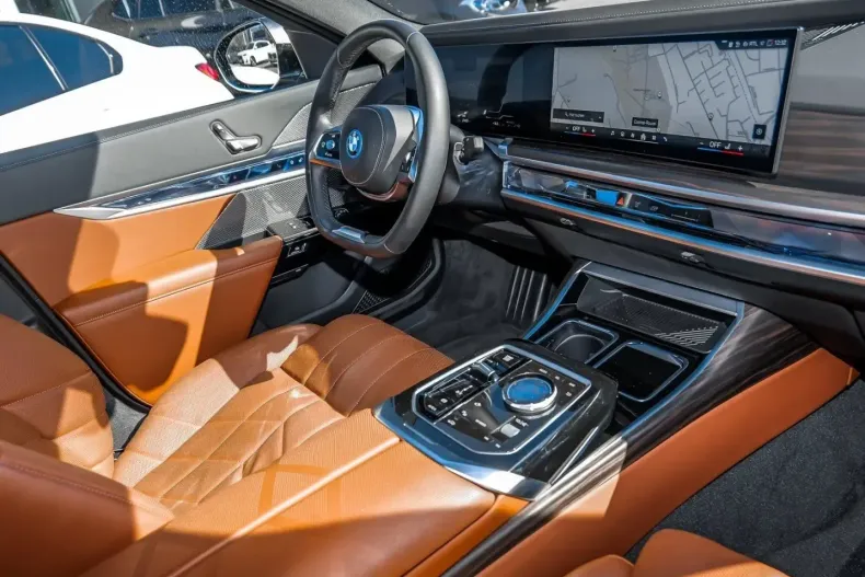 BMW 750 din 2023 cu 27.461 km - oferta BMW113413 - foto 3