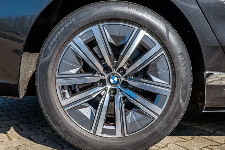 BMW 750 din 2023 cu 27.461 km - oferta BMW113413 - foto 4