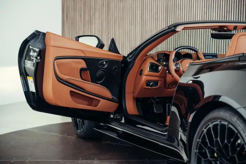 Aston Martin DBS din 2024 cu 4.484 km - oferta AST113452 - foto 18