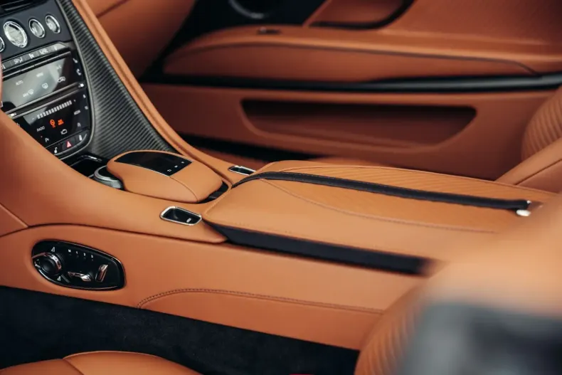 Aston Martin DBS din 2024 cu 4.484 km - oferta AST113452 - foto 22