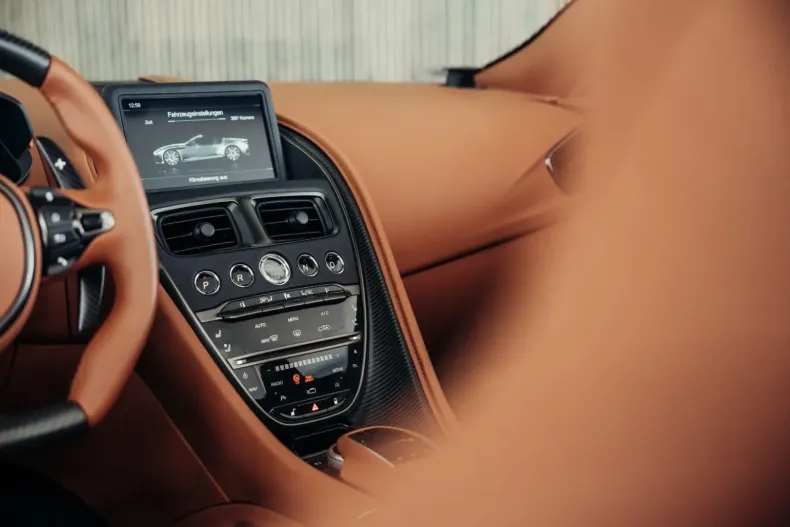 Aston Martin DBS din 2024 cu 4.484 km - oferta AST113452 - foto 25