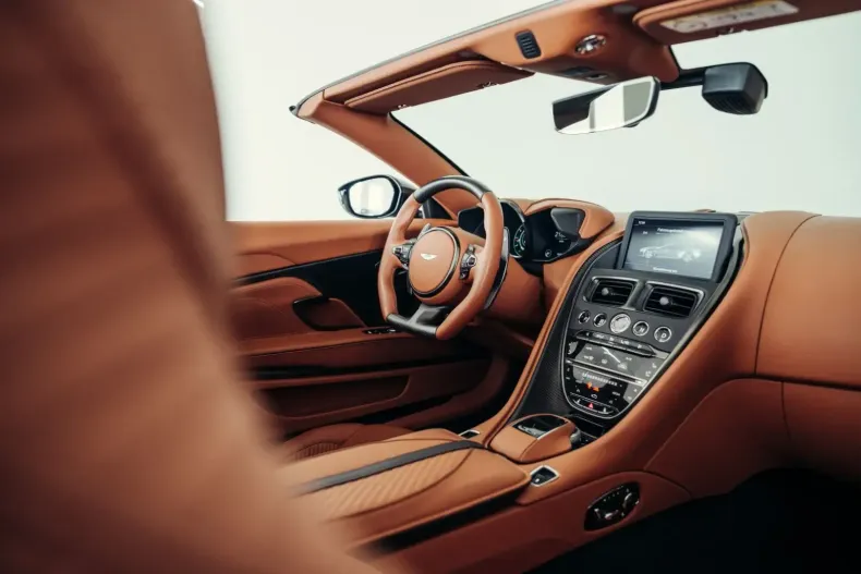 Aston Martin DBS din 2024 cu 4.484 km - oferta AST113452 - foto 27