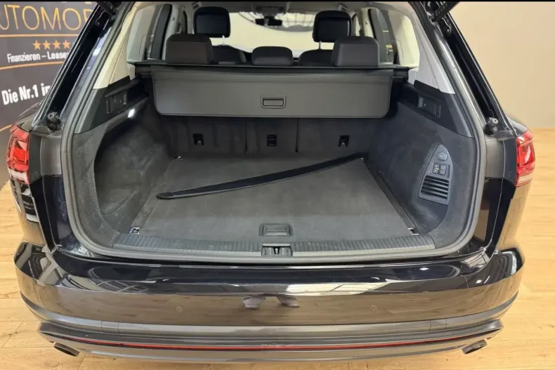 Volkswagen Touareg din 2022 cu 95.375 km - oferta VOL113493 - foto 4