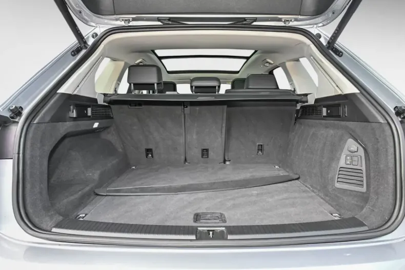 Volkswagen Touareg din 2022 cu 93.928 km - oferta VOL113495 - foto 3