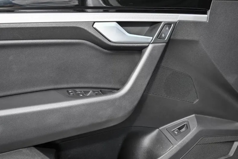 Volkswagen Touareg din 2022 cu 93.928 km - oferta VOL113495 - foto 9