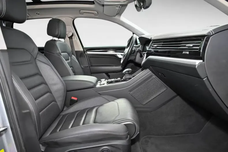 Volkswagen Touareg din 2022 cu 93.928 km - oferta VOL113495 - foto 10