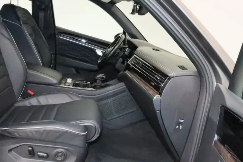 Volkswagen Touareg din 2022 cu 116.411 km - oferta VOL113510 - foto 12