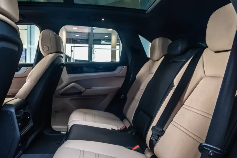 Porsche Cayenne din 2025 cu 7.900 km - oferta POR113577 - foto 12