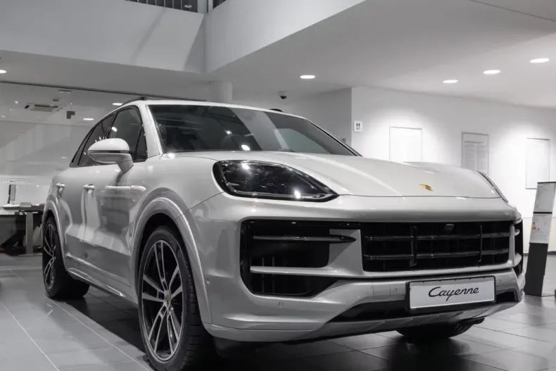 Porsche Cayenne din 2025 cu 9.900 km - oferta POR113580 - foto 1