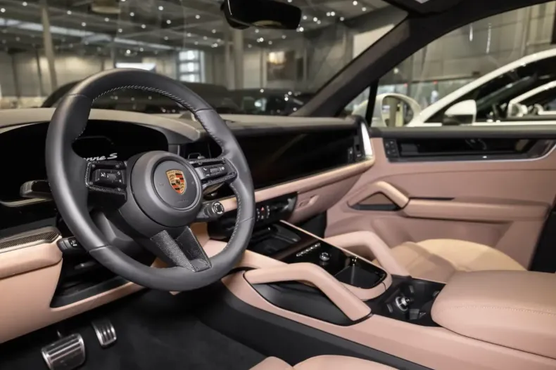 Porsche Cayenne din 2025 cu 9.900 km - oferta POR113580 - foto 3