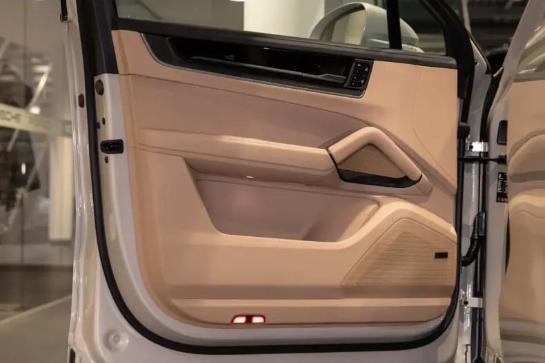 Porsche Cayenne din 2025 cu 9.900 km - oferta POR113580 - foto 12