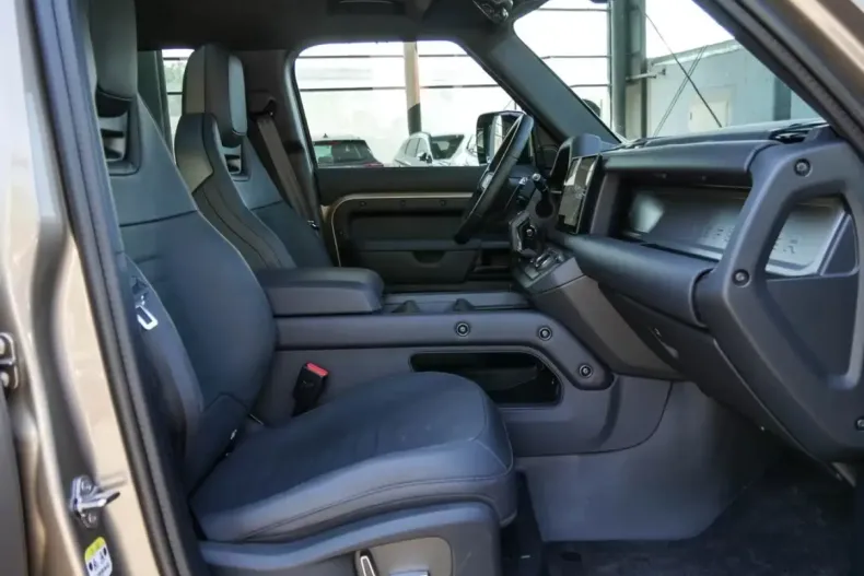 Land Rover Defender din 2025 cu 40 km - oferta LAN113609 - foto 9