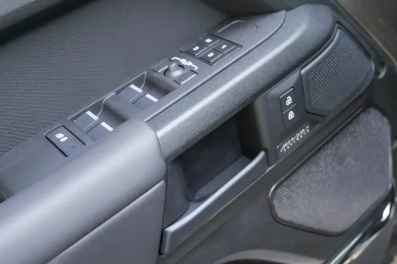 Land Rover Defender din 2025 cu 40 km - oferta LAN113609 - foto 15