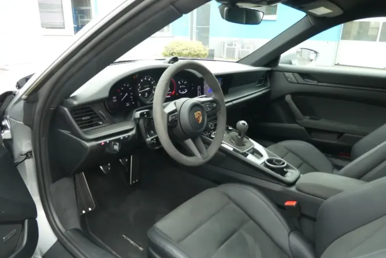 Porsche 911 din 2023 cu 3.000 km - oferta POR113613 - foto 9